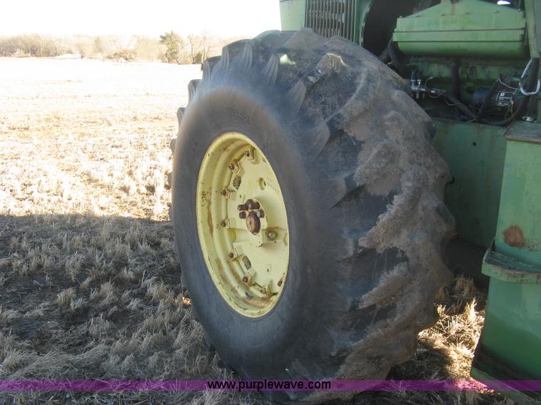 image for item K2786 1975 John Deere 7520 4WD tractor