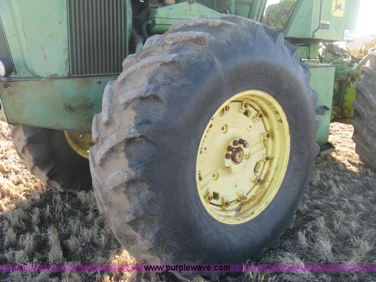image for item K2786 1975 John Deere 7520 4WD tractor