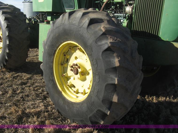 image for item K2786 1975 John Deere 7520 4WD tractor