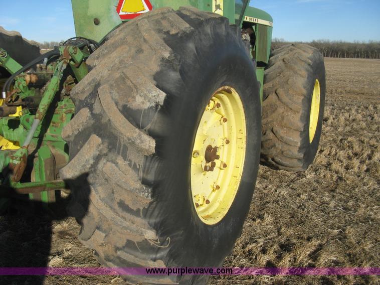 image for item K2786 1975 John Deere 7520 4WD tractor