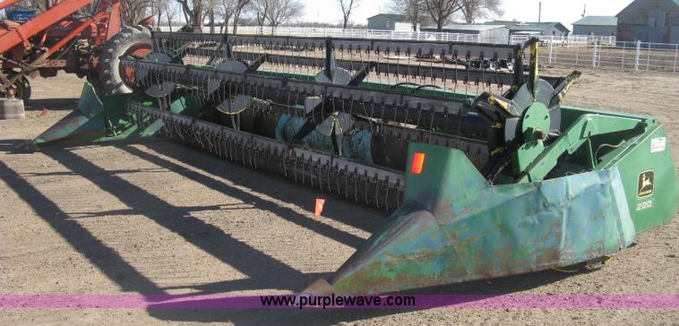 image for item K2846 John Deere 220 header