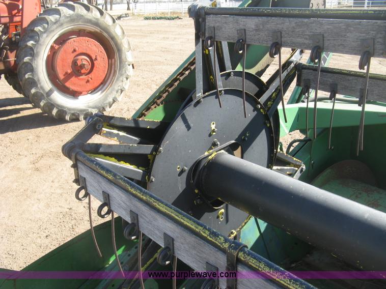 image for item K2846 John Deere 220 header