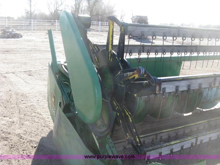 image for item K2846 John Deere 220 header