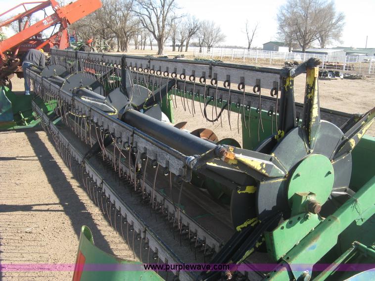 image for item K2846 John Deere 220 header
