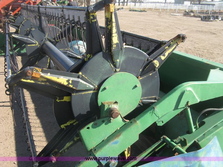 image for item K2846 John Deere 220 header