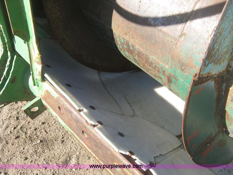 image for item K2846 John Deere 220 header