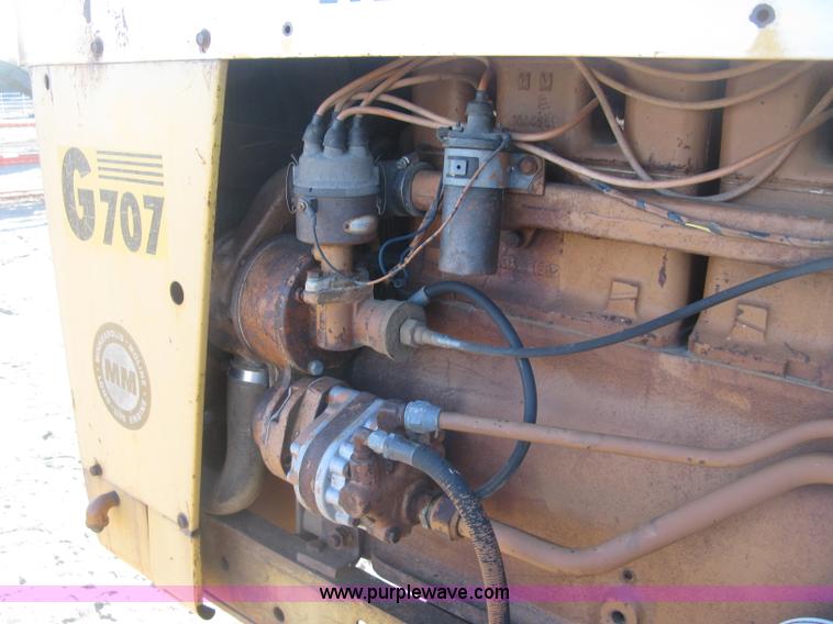 image for item K2852 Minneapolis Moline G707 tractor