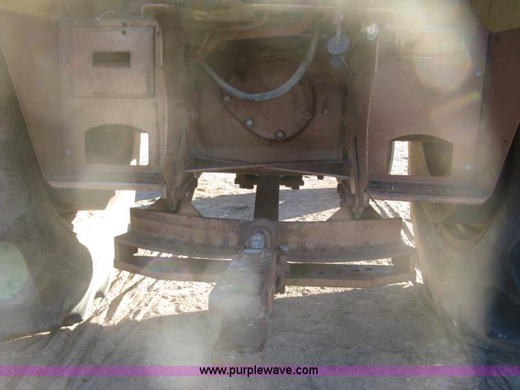 image for item K2852 Minneapolis Moline G707 tractor