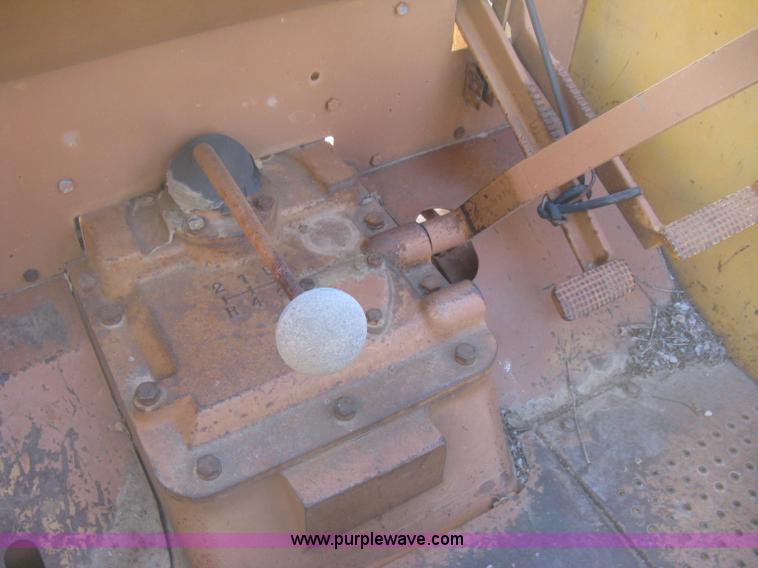 image for item K2852 Minneapolis Moline G707 tractor