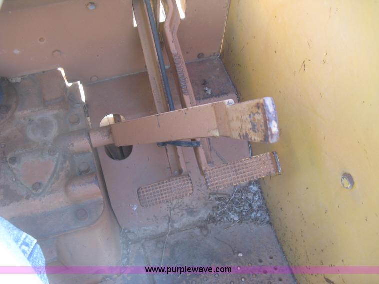 image for item K2852 Minneapolis Moline G707 tractor