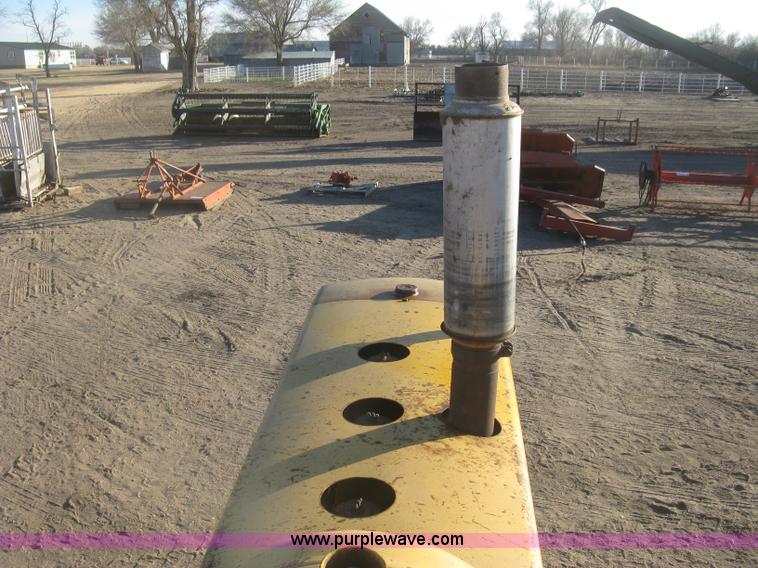 image for item K2852 Minneapolis Moline G707 tractor