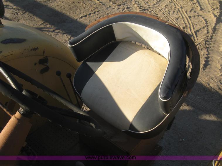 image for item K2852 Minneapolis Moline G707 tractor