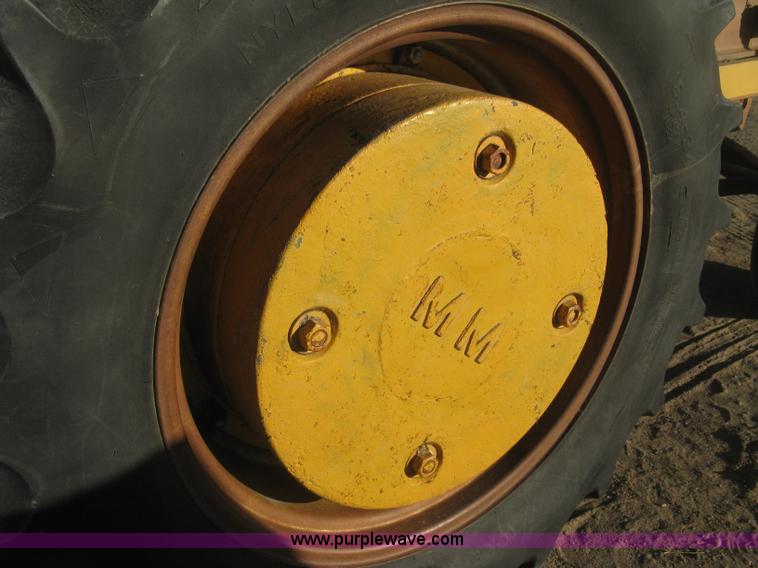 image for item K2852 Minneapolis Moline G707 tractor