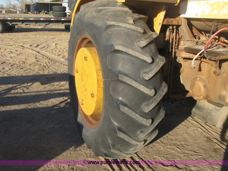 image for item K2852 Minneapolis Moline G707 tractor