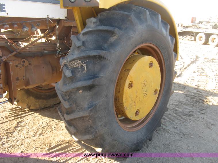 image for item K2852 Minneapolis Moline G707 tractor