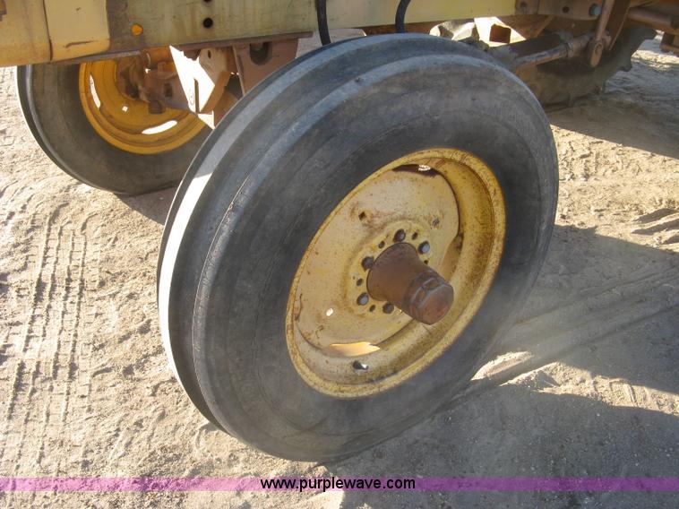 image for item K2852 Minneapolis Moline G707 tractor