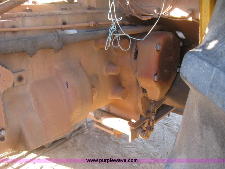 image for item K2852 Minneapolis Moline G707 tractor