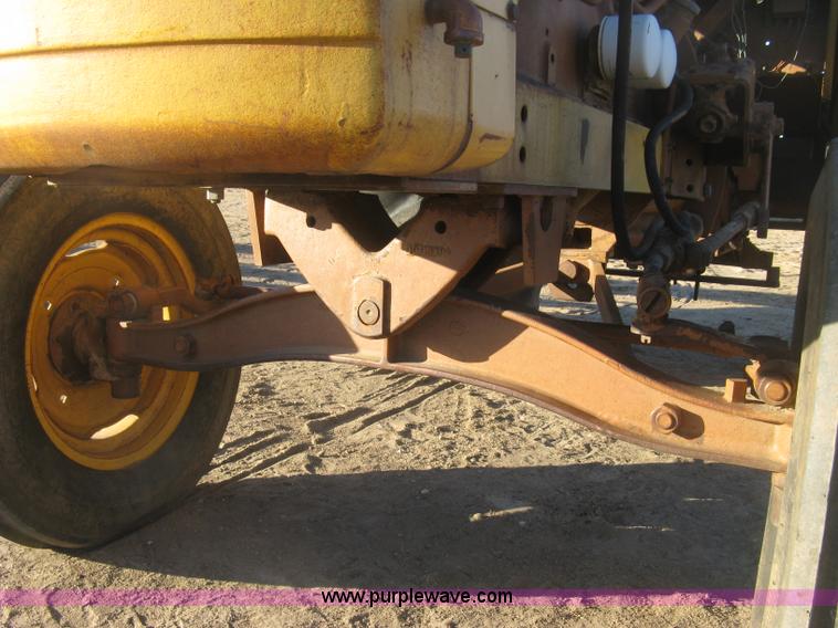 image for item K2852 Minneapolis Moline G707 tractor