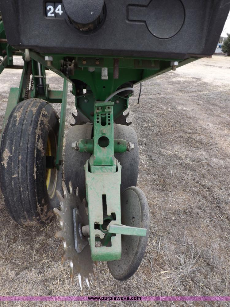 image for item K3128 John Deere 1750 Max Emerge Plus Vacumeter planter