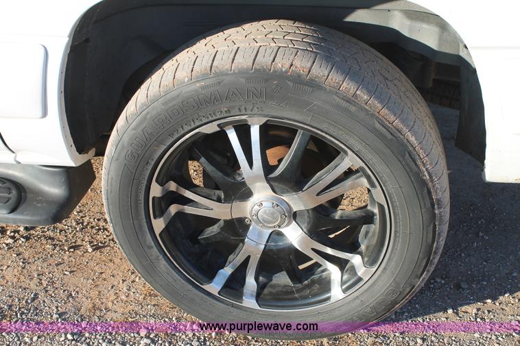 image for item AO9624 2002 GMC Yukon 1500 XL SUV