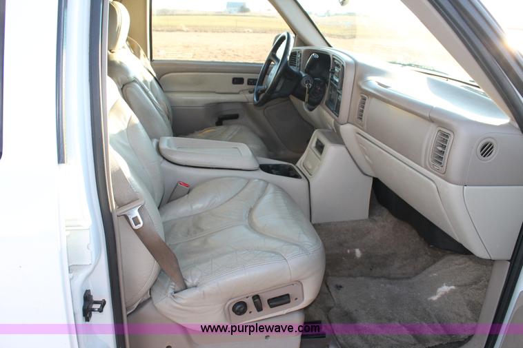 image for item AO9624 2002 GMC Yukon 1500 XL SUV