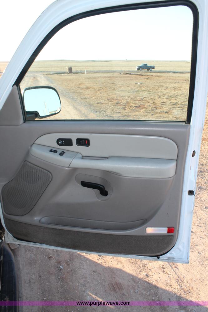 image for item AO9624 2002 GMC Yukon 1500 XL SUV