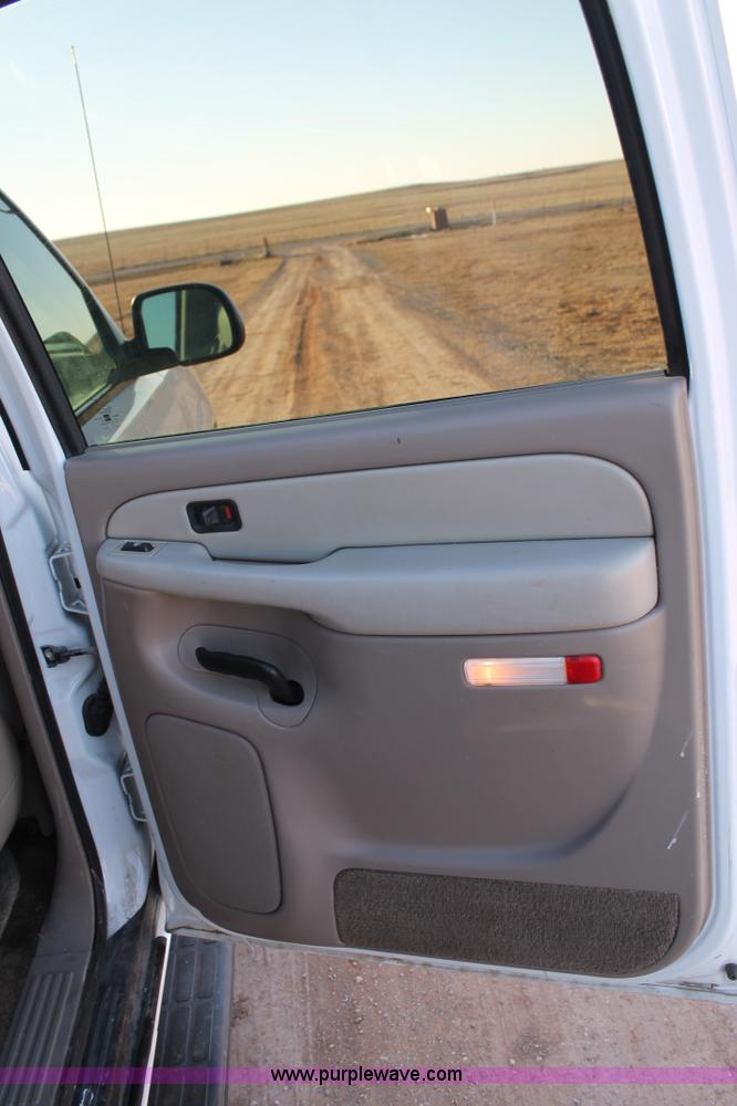 image for item AO9624 2002 GMC Yukon 1500 XL SUV