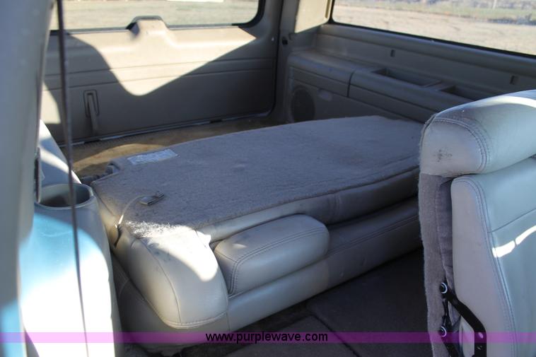 image for item AO9624 2002 GMC Yukon 1500 XL SUV