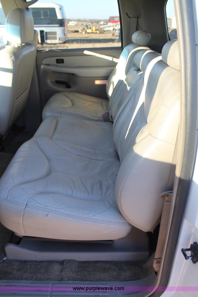 image for item AO9624 2002 GMC Yukon 1500 XL SUV