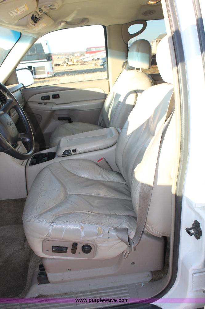 image for item AO9624 2002 GMC Yukon 1500 XL SUV