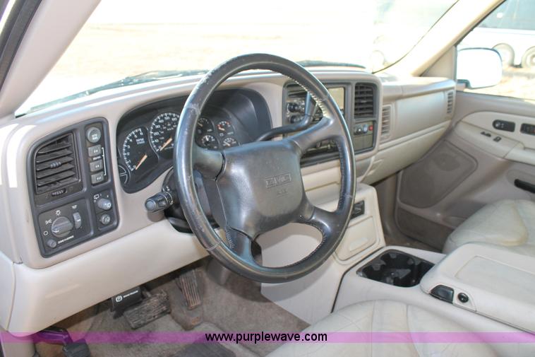 image for item AO9624 2002 GMC Yukon 1500 XL SUV