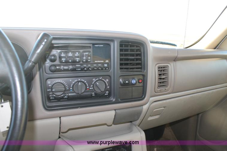 image for item AO9624 2002 GMC Yukon 1500 XL SUV