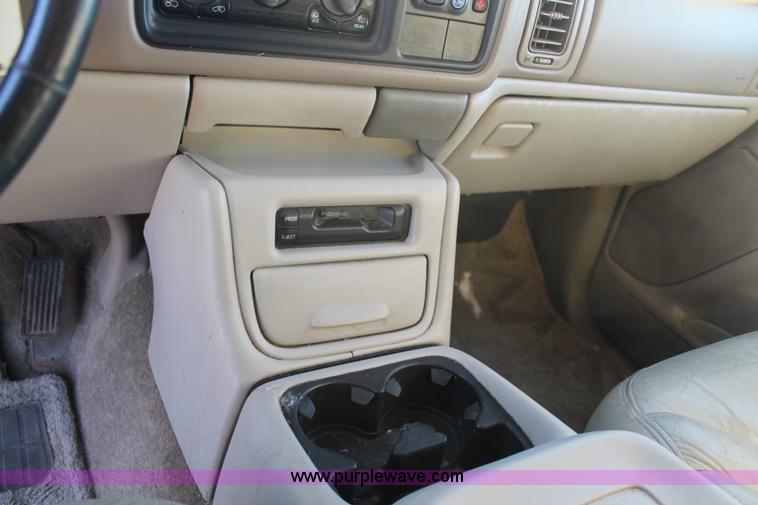 image for item AO9624 2002 GMC Yukon 1500 XL SUV