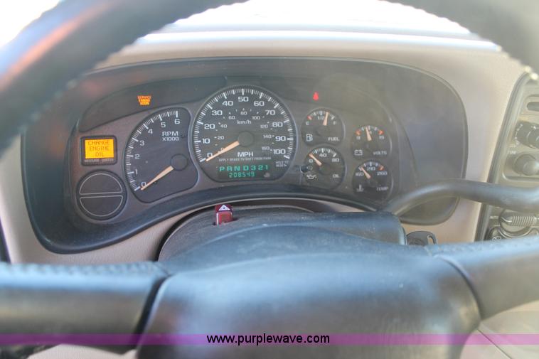 image for item AO9624 2002 GMC Yukon 1500 XL SUV