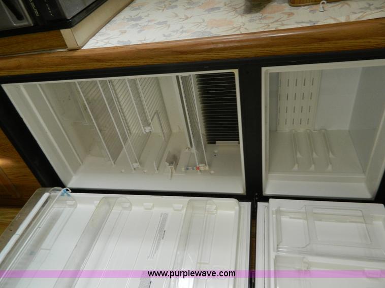 image for item AQ9341 1985 Ford Econoline E350 Coachman 26' recreational vehicle