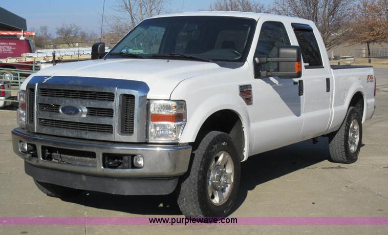 image for item AW9111 2010 Ford F250 Super Duty XLT FX4 Crew Cab pickup truck