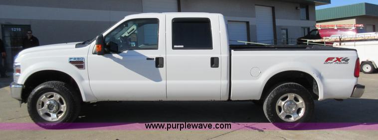image for item AW9111 2010 Ford F250 Super Duty XLT FX4 Crew Cab pickup truck