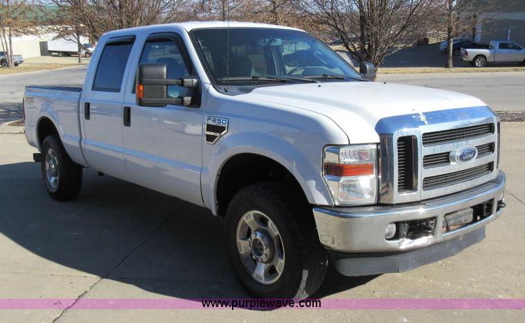 image for item AW9111 2010 Ford F250 Super Duty XLT FX4 Crew Cab pickup truck