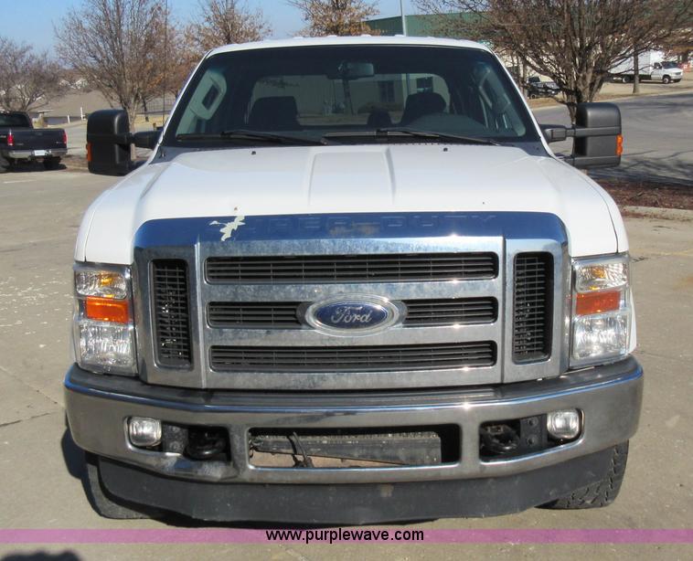 image for item AW9111 2010 Ford F250 Super Duty XLT FX4 Crew Cab pickup truck