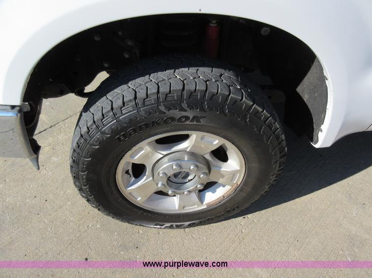 image for item AW9111 2010 Ford F250 Super Duty XLT FX4 Crew Cab pickup truck