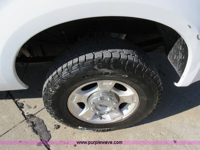 image for item AW9111 2010 Ford F250 Super Duty XLT FX4 Crew Cab pickup truck