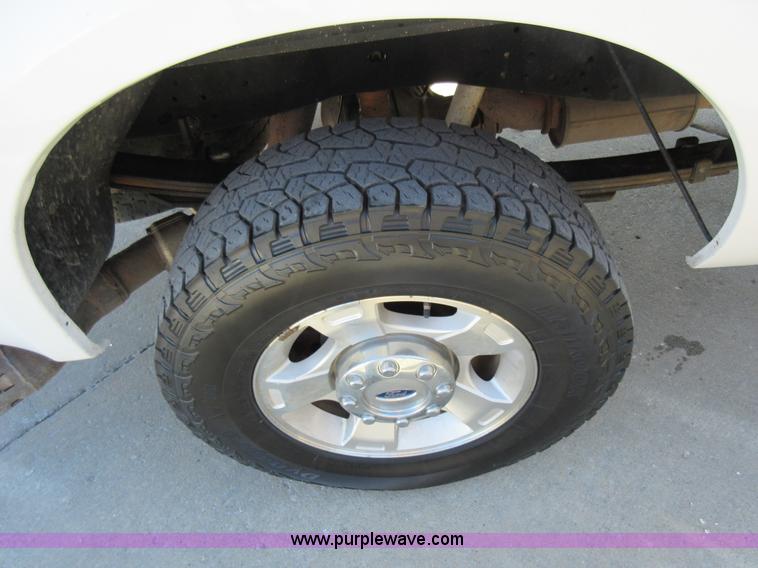 image for item AW9111 2010 Ford F250 Super Duty XLT FX4 Crew Cab pickup truck