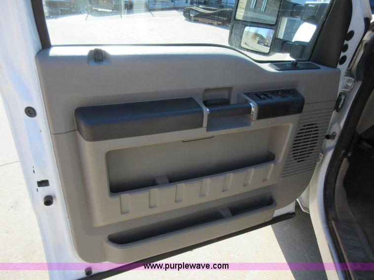 image for item AW9111 2010 Ford F250 Super Duty XLT FX4 Crew Cab pickup truck