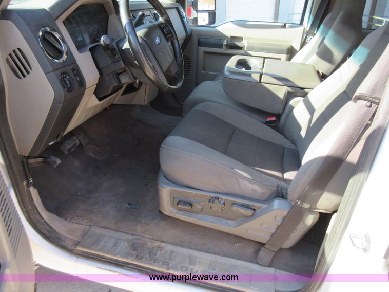 image for item AW9111 2010 Ford F250 Super Duty XLT FX4 Crew Cab pickup truck