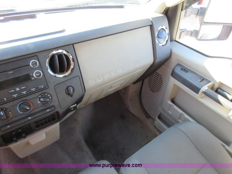 image for item AW9111 2010 Ford F250 Super Duty XLT FX4 Crew Cab pickup truck