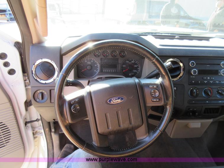 image for item AW9111 2010 Ford F250 Super Duty XLT FX4 Crew Cab pickup truck