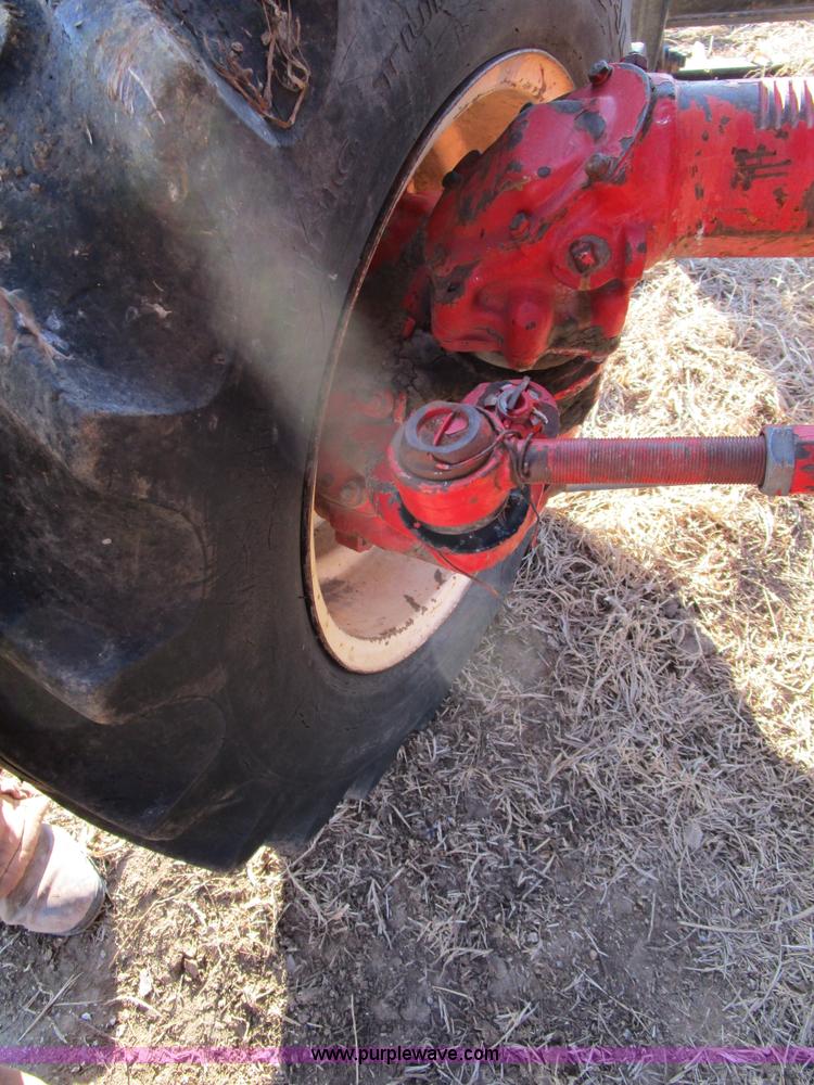 image for item D2246 Belarus 825 MFWD tractor