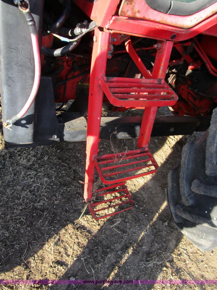 image for item D2246 Belarus 825 MFWD tractor