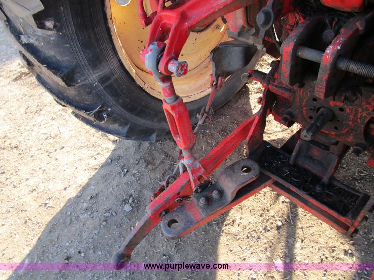 image for item D2246 Belarus 825 MFWD tractor