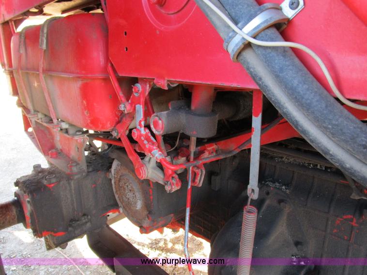 image for item D2246 Belarus 825 MFWD tractor